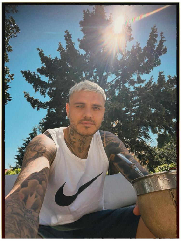 Romantik kaçamak Mauro Icardi ve China Suarez deniz sezonunu açtı
