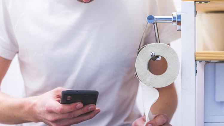 Tuvalete telefonla girerken 2 kere düşünün Meğer perde arkasında bilmediğimiz zararları varmış