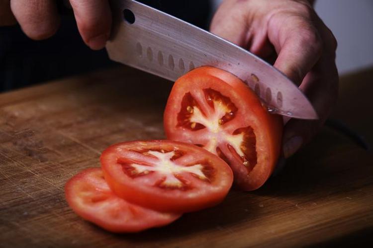 Bıçak kullanırken bu detaya dikkat Bir daha asla elinizi kesmeyeceksiniz