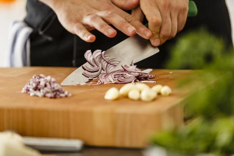 Bıçak kullanırken bu detaya dikkat Bir daha asla elinizi kesmeyeceksiniz