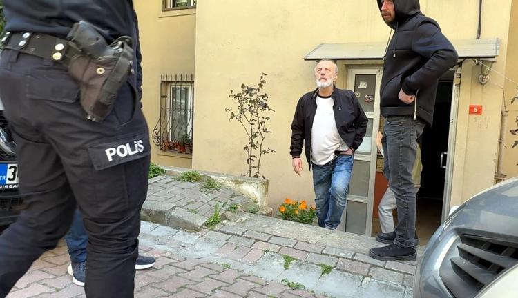 EV SAHİBİ GÖREVLİLERİ İKNA ETMEYE ÇALIŞTI