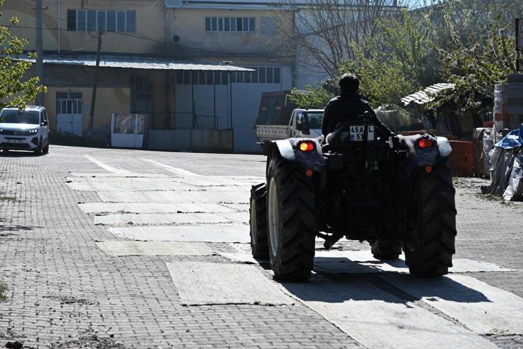 Kamyonlar üzerinden geçiyor, saraylara ihraç ediliyor Türk düğümü ile hazırlanan halılara Amerika, İngiltere ve Almanyadan talep yağıyor