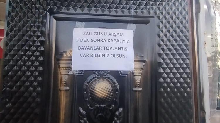 Böylesi hiç görülmedi Kadın muhtar seçim vaadini yerine getirdi: Mahalle kahvesinde bu kez hanımlar vardı