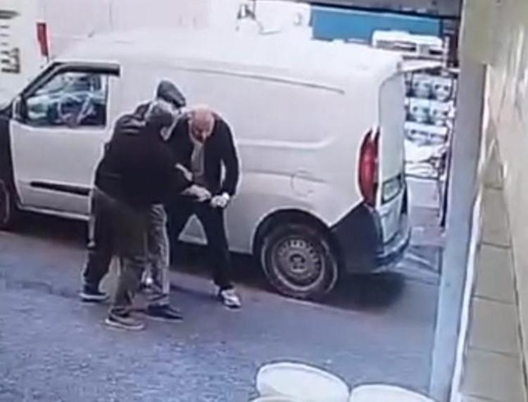 Bayrampaşada eski patron dehşeti İhtar çeken çalışanın iş yerini bastılar