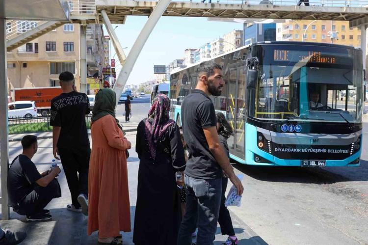 1 MAYISTA BUGÜN OTOBÜSLER ÜCRETSİZ Mİ, BEDAVA MI 1 Mayıs 2026 İstanbul, Ankara ve İzmirde otobüs, metro, marmaray, metrobüs, tramvay, vapur, EGO, ESHOT ücretsiz mi