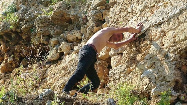 Müzik dinledi, surlarda dans etti 6 saatlik kriz, çorba teklifiyle son buldu