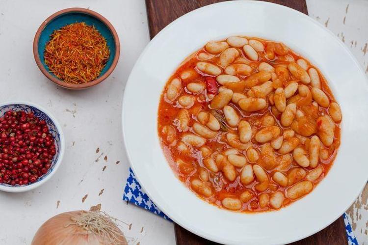 GÜVEÇTE KURU FASULYE YAPILIŞI