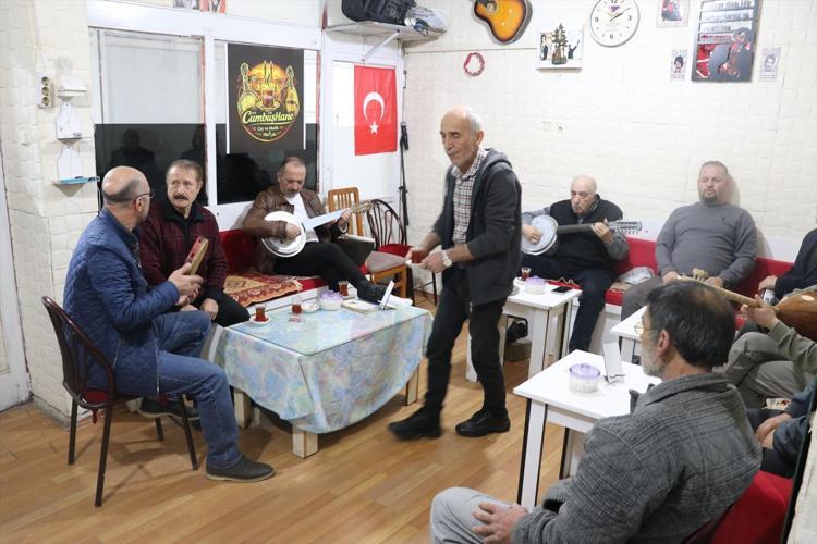 Sivasta ezber bozan kahvehane Dedikodu ve siyaset yapmak yasak