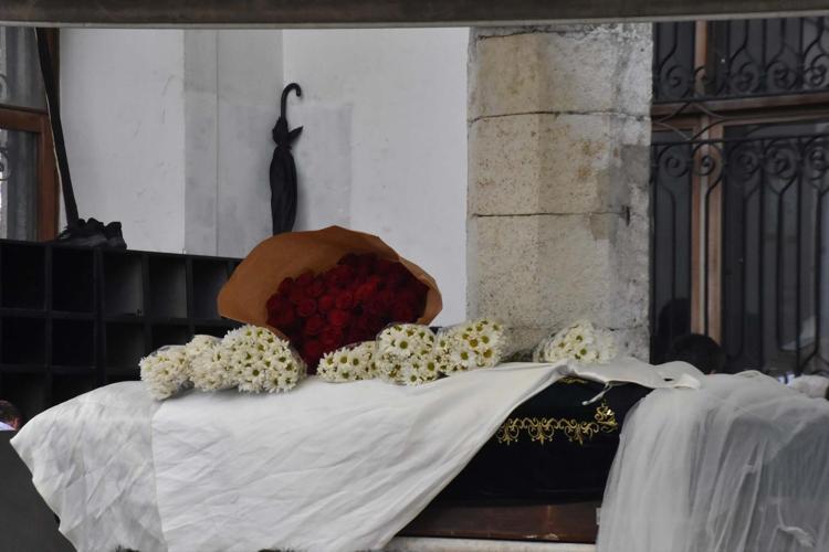 Estetik ameliyatı sonu oldu Genç Hatice gelinliğiyle toprağa verildi