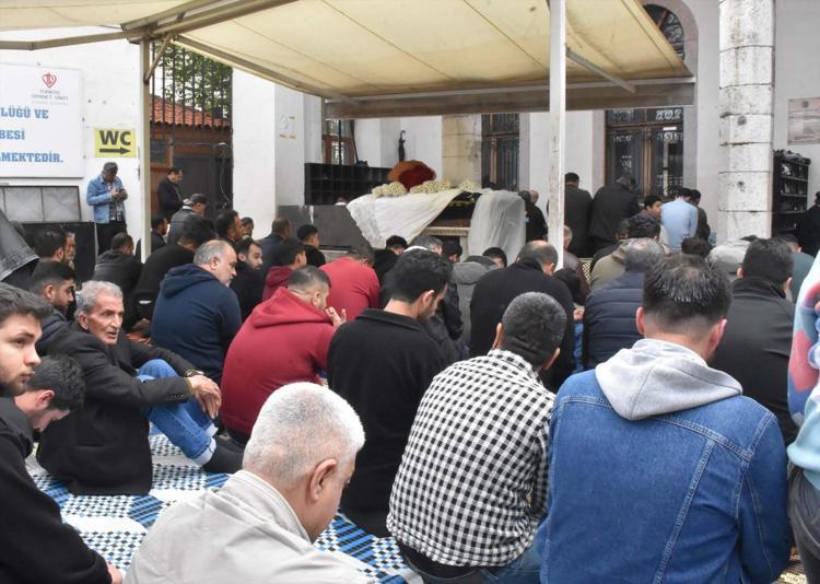 Estetik ameliyatı sonu oldu Genç Hatice gelinliğiyle toprağa verildi