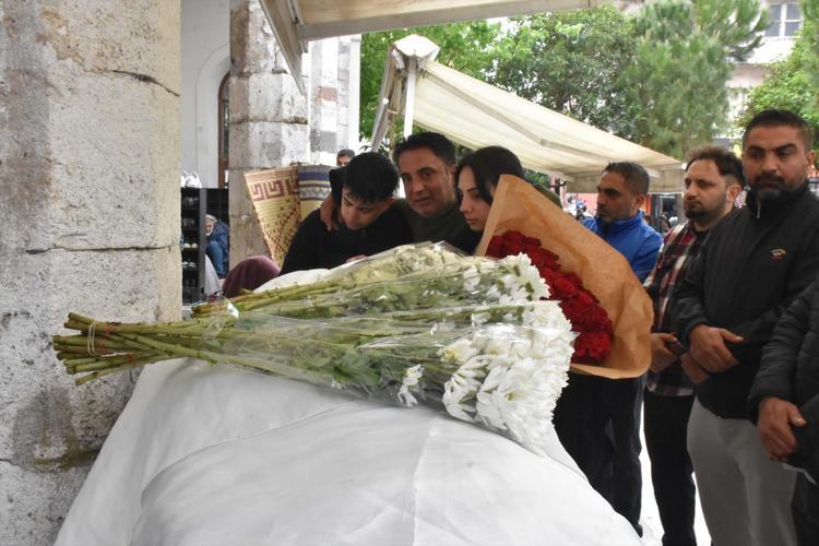 Estetik ameliyatı sonu oldu Genç Hatice gelinliğiyle toprağa verildi