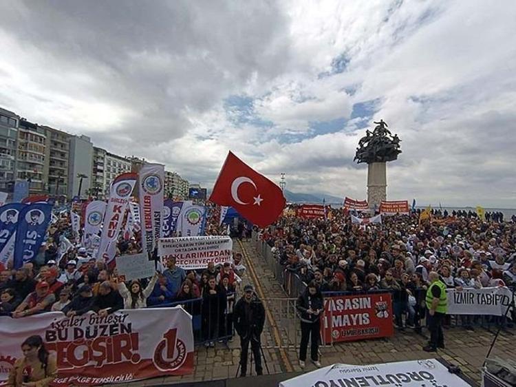 İZMİRDE 1 MAYIS EMEK VE DAYANIŞMA GÜNÜ KUTLANDI