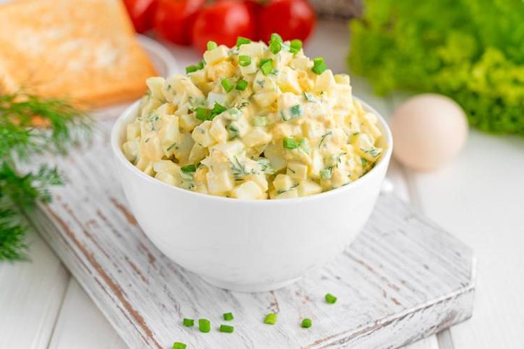 Haşlanmış yumurta salatası tarifi Kahvaltıların yıldızı olacak kadar lezzetli
