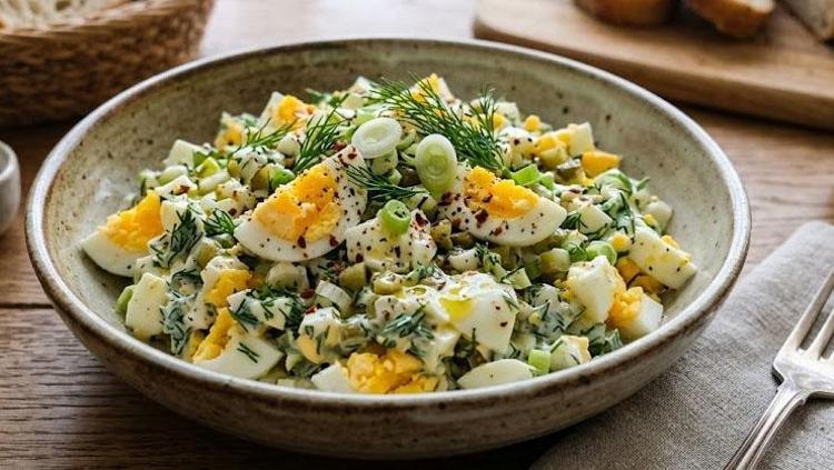 Haşlanmış yumurta salatası tarifi Kahvaltıların yıldızı olacak kadar lezzetli