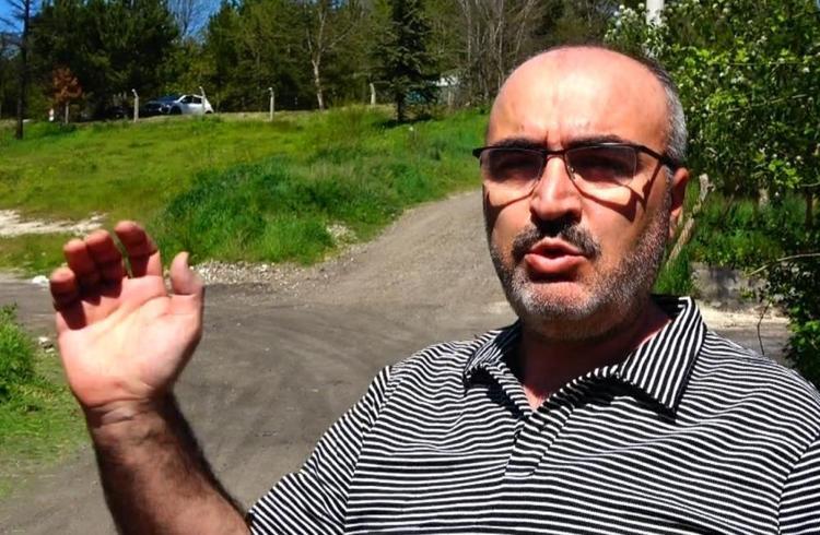 Küçük bedende dev yürek Köpeklerden kaçarken arkadaşını sırtında taşıdı