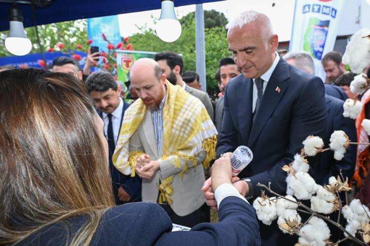 Nazillide festival heyecanı Bakan Mehmet Nuri Ersoy üreticiler ve sanatkarlarla bir araya geldi