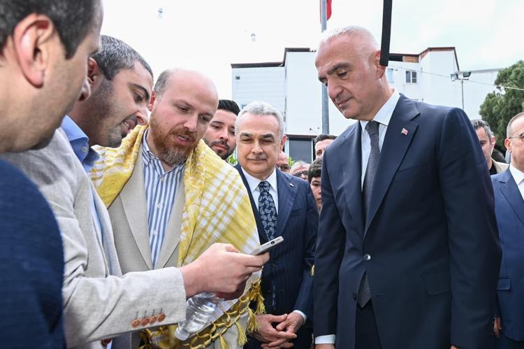 Nazillide festival heyecanı Bakan Mehmet Nuri Ersoy üreticiler ve sanatkarlarla bir araya geldi