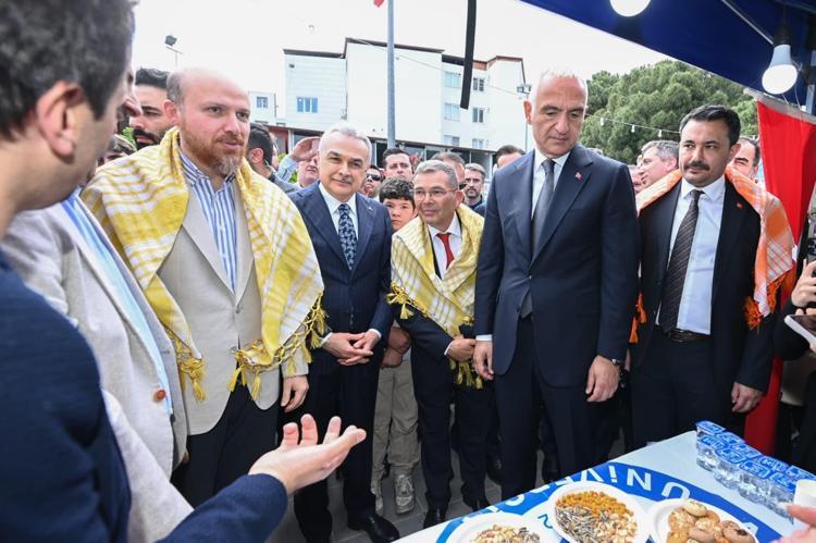 Nazillide festival heyecanı Bakan Mehmet Nuri Ersoy üreticiler ve sanatkarlarla bir araya geldi