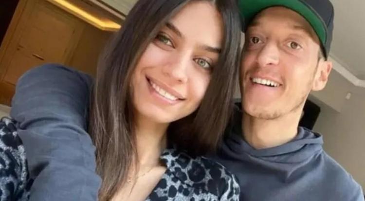 Üçüncü kez anne olan Amine Gülşe’den Elisa bebek bir aylık oldu paylaşımı