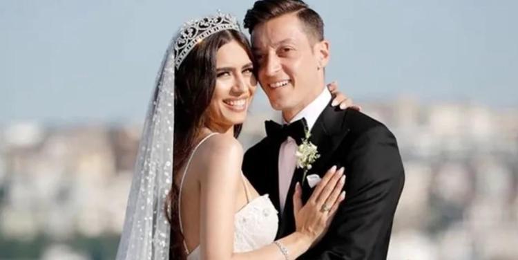 Üçüncü kez anne olan Amine Gülşe’den Elisa bebek bir aylık oldu paylaşımı