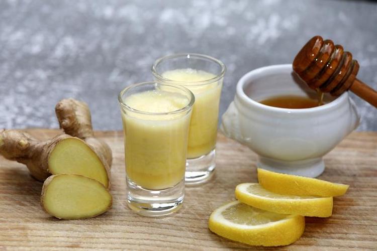 İÇİNİZİ ISITACAK ŞİFA: ZENCEFİLLİ ILIK SU