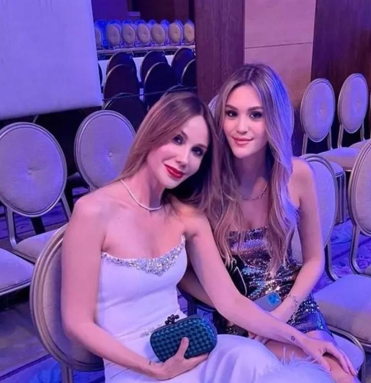 Demet Şener’den nostaljik paylaşım Karnı burnunda haline beğeni yağdı