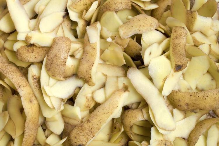 Çöpe atan pişman olur Patates kabuklarını devleştiren 4 kullanım yolu