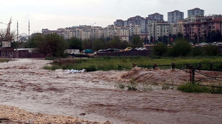 Gaziantep ve Şanlıurfa’da süper hücre dehşeti 1 kişi hayatını kaybetti, onlarca yaralı var
