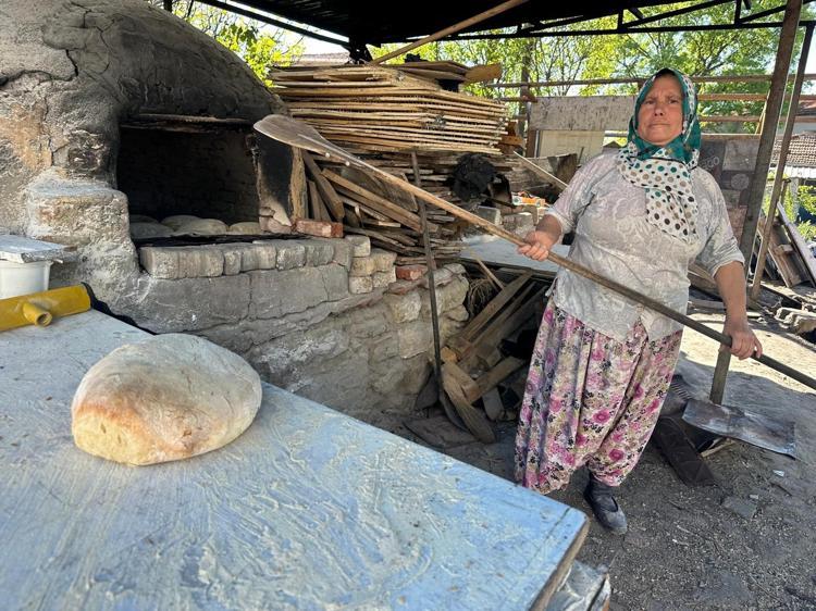 Bursada tek başına dev fırınlara rakip oldu Mayasında şifa olan ekmek: Gramajı ağır, fiyatı hafif