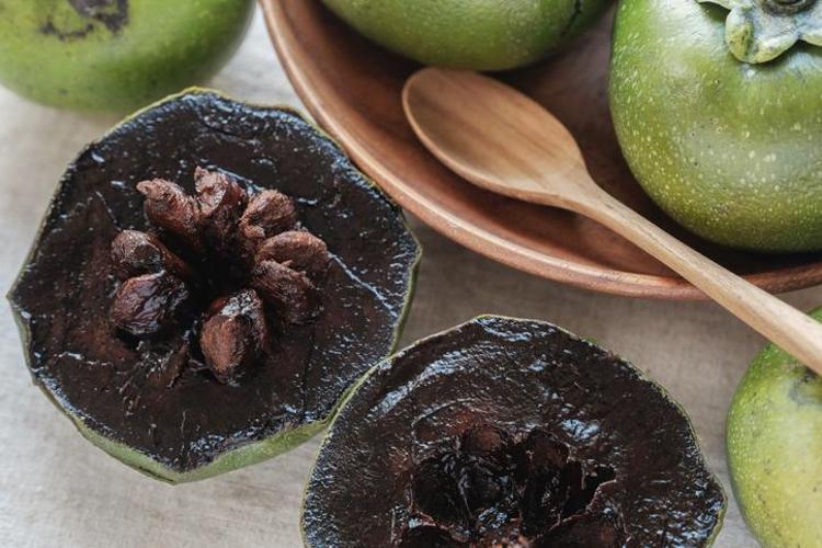 Dışı domates içi bildiğimiz çikolata Ağaçta hazır puding yetişiyor...