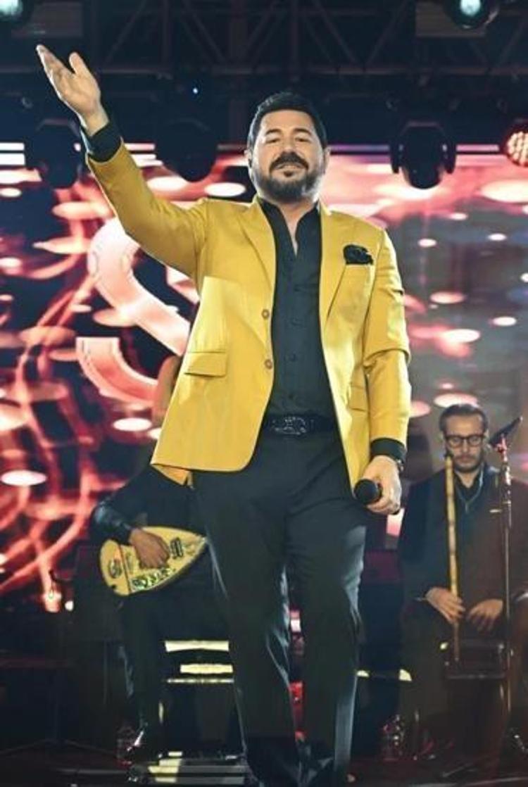 Serkan Kaya: Bir erkeğe yakışır şekilde renkli giyinmeyi seviyorum
