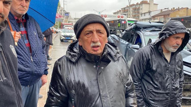Şaşkına çeviren görüntü Kağıt gibi ezilen otomobilden sağ çıktı