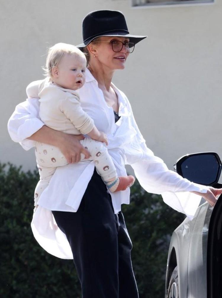 Cameron Diaz 53 yaşında anne oldu Üçüncü çocuğunu sessiz sedasız kucağına aldı