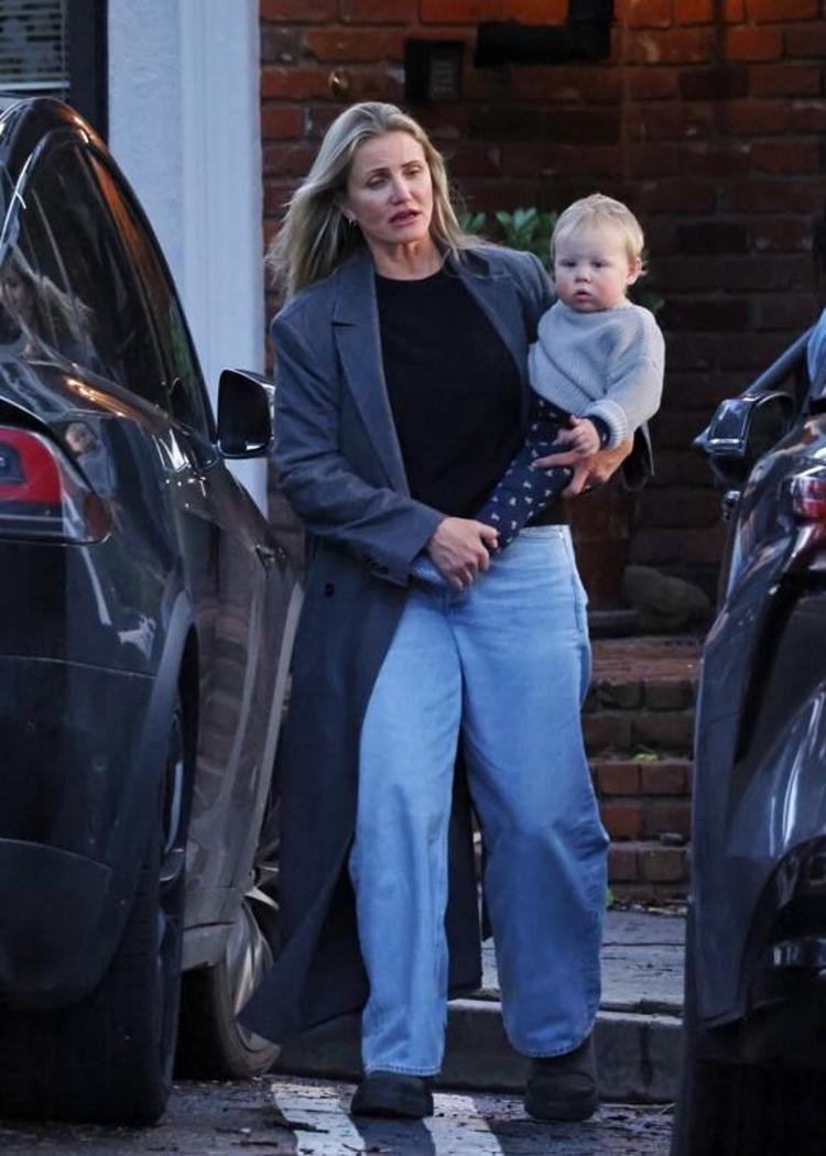 Cameron Diaz 53 yaşında anne oldu Üçüncü çocuğunu sessiz sedasız kucağına aldı