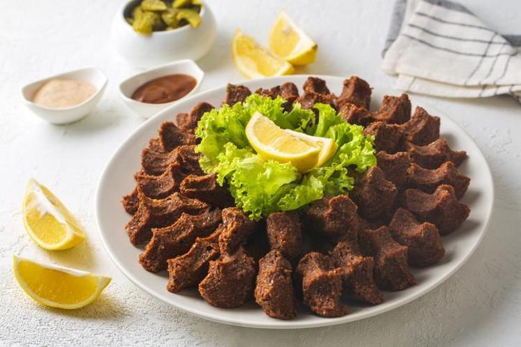 Çiğ köfte yoğururken içine birkaç parça atmak yetiyor Lezzeti zirveye çıkarıp çok daha yumuşak olmasını sağlıyor