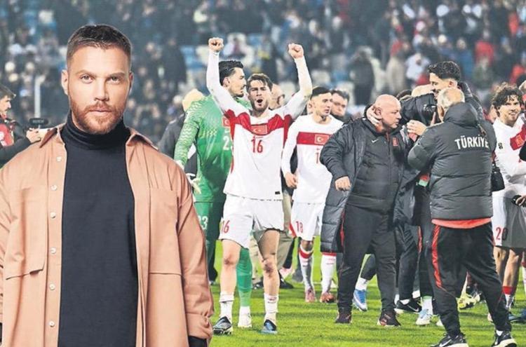 Sinan Akçıldan merak uyandıran paylaşım Bazı Marşlar Ajdaya dinleterek başlar