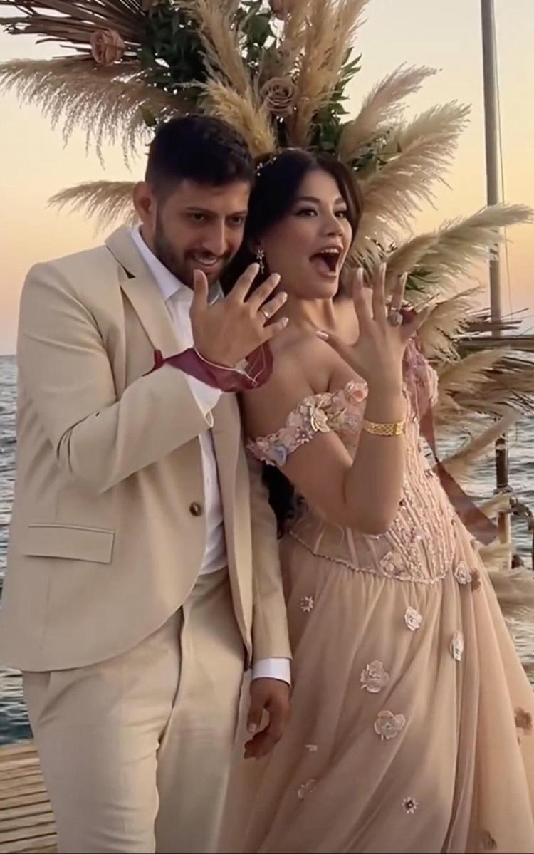 Eda Sakız ve Burak Bulut boşanıyor mu Sosyal medya detayı dikkat çekti