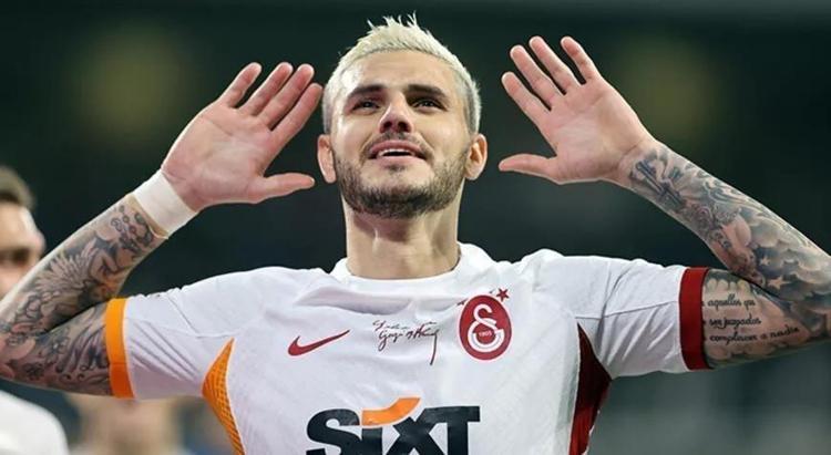 ICARDI BAVULLARINI TOPLADI