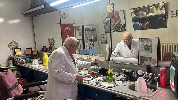 Müthiş berber olarak biliniyor 82 yaşındaki usta eller: 1960ta başladı, tam 66 yıldır mesleğine devam ediyor