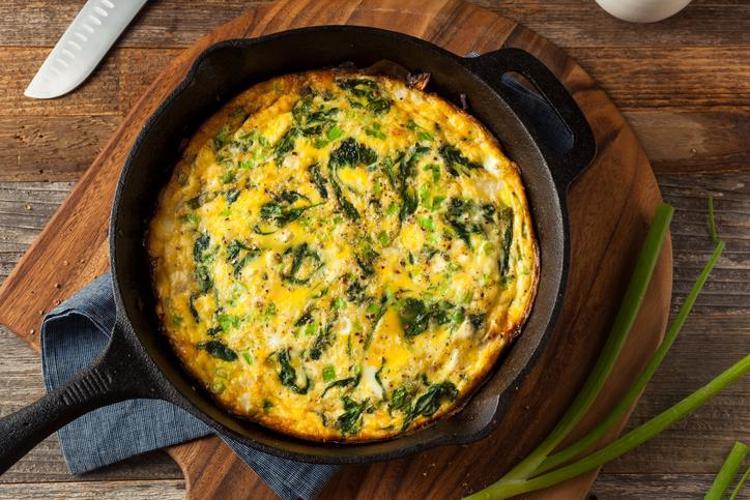 Kahvaltı için pratik omlet tarifi Kıvamı ipek gibi pürüzsüz oluyor