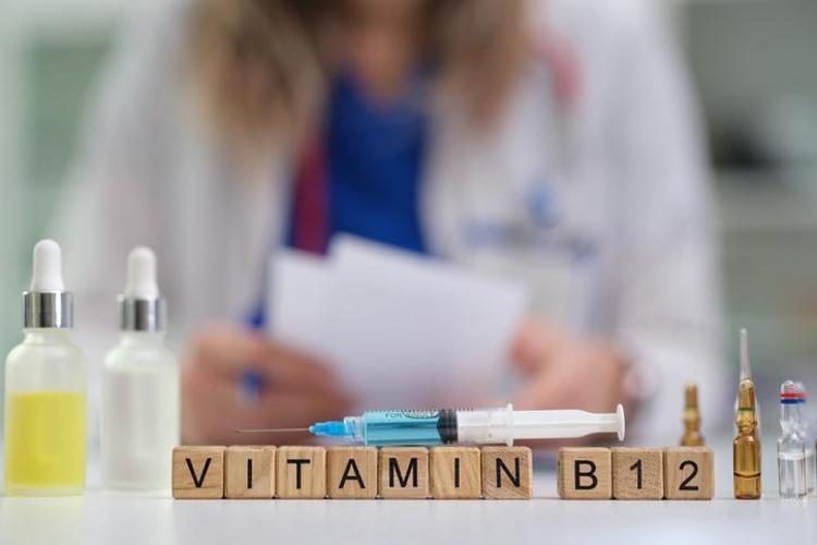 B12NİZİN DÜŞÜK OLDUĞUNU NASIL ANLARSINIZ B12 EKSİKLİĞİ BELİRTİLERİ