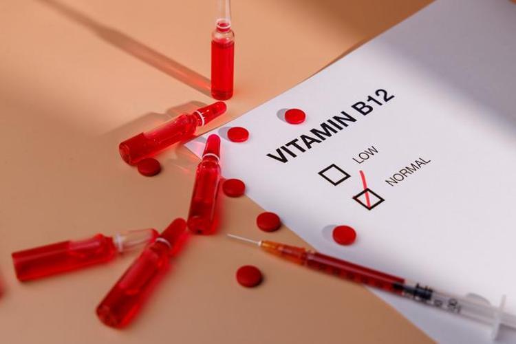 B12 VİTAMİNİNİN VÜCUTTAKİ GÖREVLERİ NELERDİR