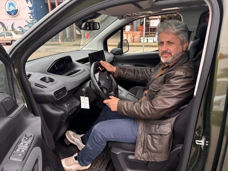 Sıfır araçta sök-tak şoku Yetkili servisten aynı kapıya iki farklı rapor