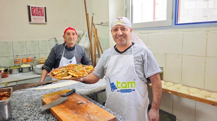 82 yaşındaki Habip usta yıllara meydan okuyor Gençler gitse de o kalmayı seçti