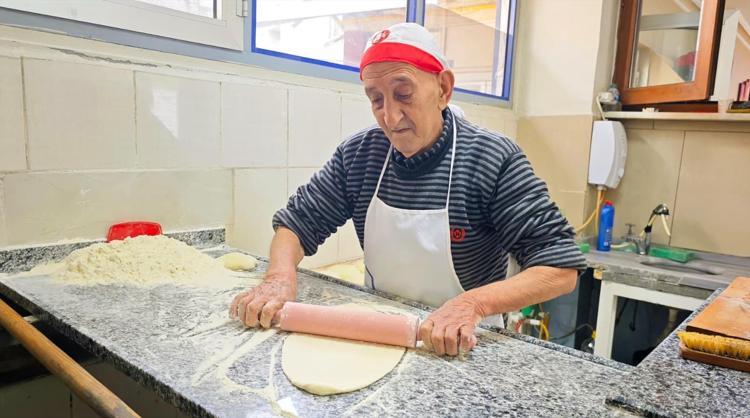 82 yaşındaki Habip usta yıllara meydan okuyor Gençler gitse de o kalmayı seçti