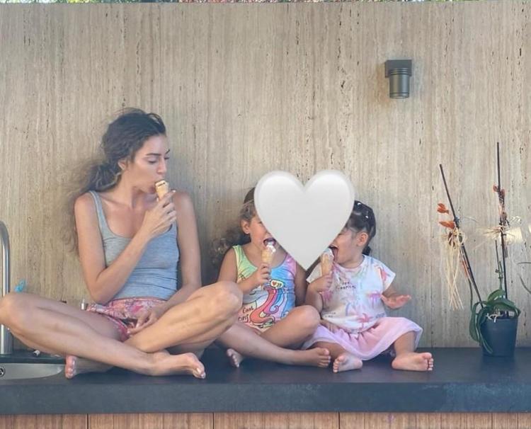 Sinem Kobal Londra sokaklarında şıklığıyla büyüledi