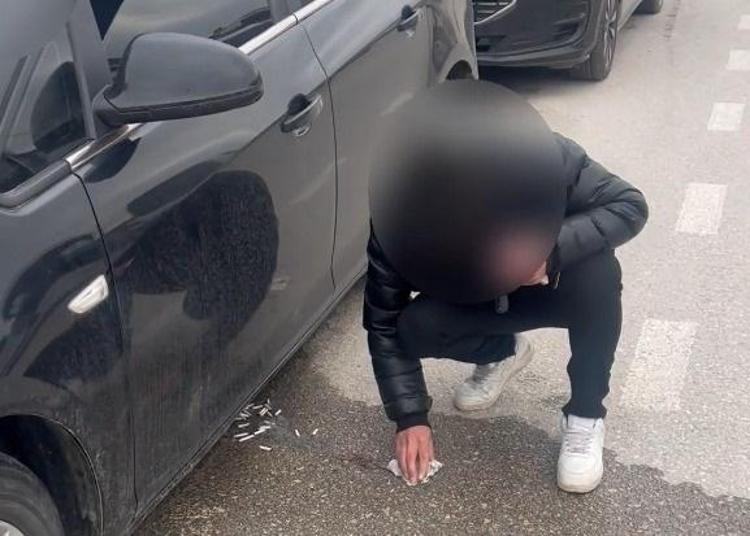 Önce attı, sonra tek tek topladı Zabıtadan ‘izmarit’ dersi