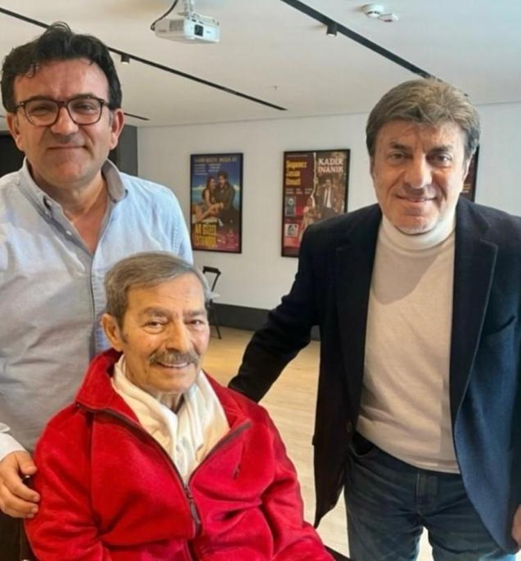 GÖZLERİNİN İÇİ GÜLDÜ