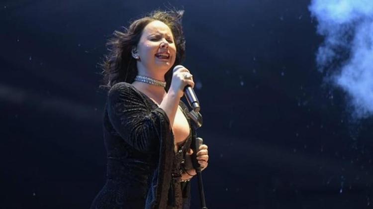 Şebnem Ferahtan 6 yıl sonra ilk konser 120 bin kişi sıraya girdi, hemen tükendi
