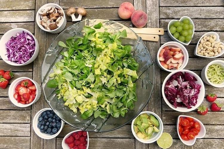 MEVSİM SALATA TARİFİ